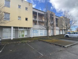 Local professionnel et/ou commercial à Yzeure