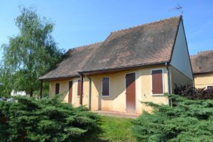 Plain-pied, proche du centre bourg